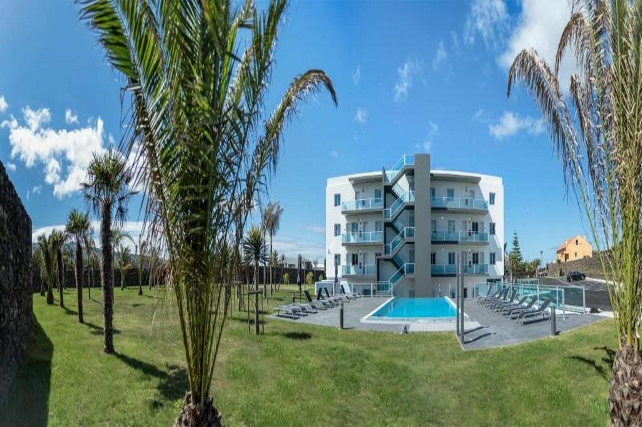 Whalesbay Hotel Apartamentos Capelas Exterior photo